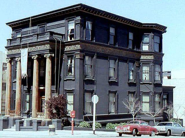 Jefferson Airplane House on Willard N and Fulton c 1968.jpg