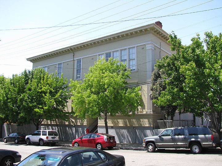 Dogpatch-Irving-M-Scott-School-from-front-on-Tennessee 9927.jpg