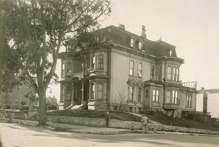 File:Old-Bell-Home--Photo-was-taken-Jany-1925.-House-built-about-1870.-J.B.-Cook-at-the-corner.jpg