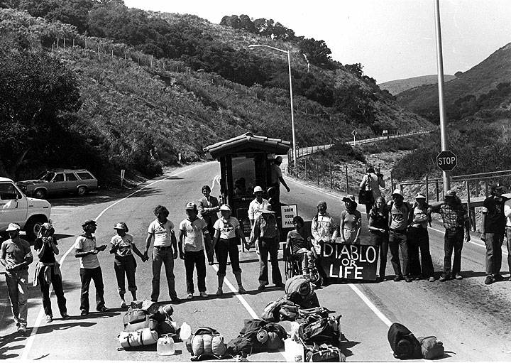 File:Diablo-blockading-main-road-at-main-gate-to-the-plant-at-Avila-Beach-by-Steve-Stallone.jpg