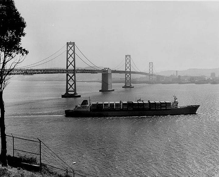 The-Hawaiian-Progress-begins-its-maiden-voyage,-Oakland-to-Hawaii-1970---Courtesy-of-Matson-Navigation-Company.jpg