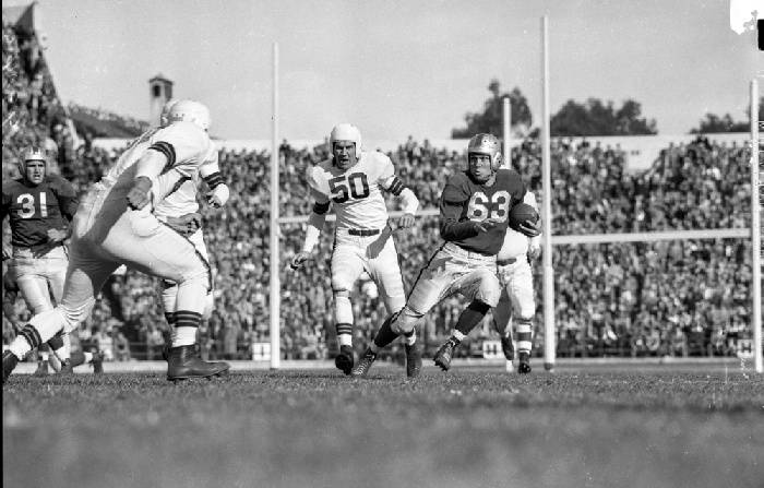 File:Quarterback Frankie Albert running the ball against the Cleveland Browns, November 28, 1948 wnp14.6206.jpg