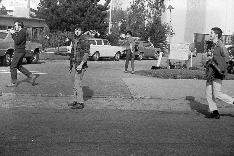 Sfsu strike guy-on-street.jpg