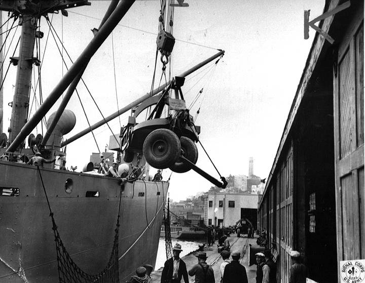 File:Longshore-along-pier-17-or-19-w-Coit-Tower.jpg