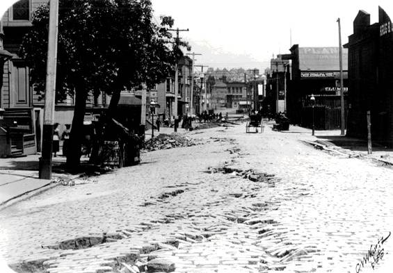 File:Mission$1906-quake-damaged-street.jpg