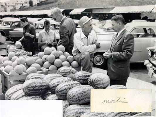 File:John brucato at alemany marketAAC-4800.jpg