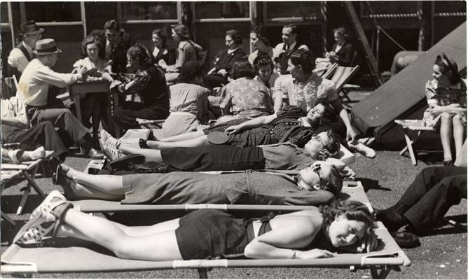 File:Aug 20 1938 Striking workers from Kress and Newberry stores relaxing on the roof of the Retail Department Store Employees Union headquartersAAD-5429.jpg