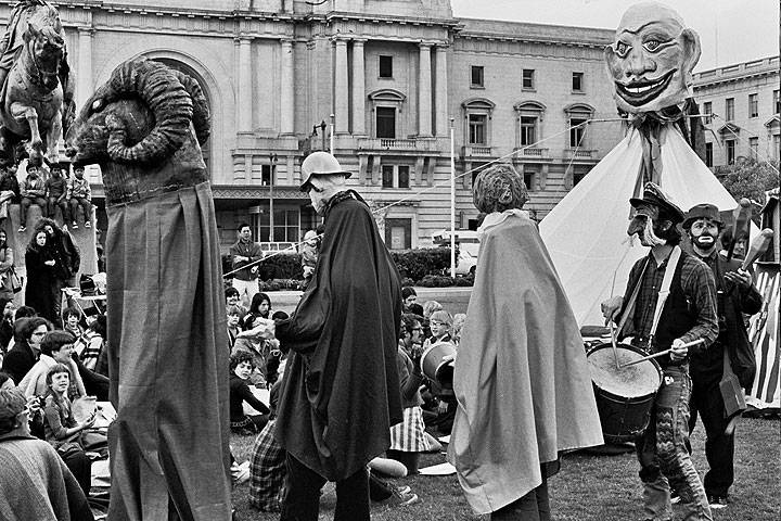 File:Free-city-puppets-Civic-Center-parade-around-audience 0714 Chuck-Gould.jpg