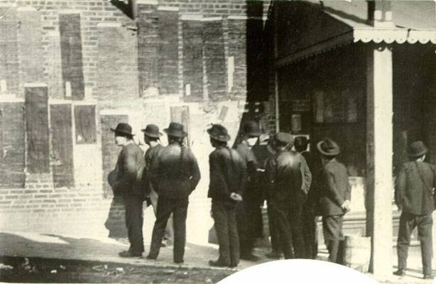 File:Men reading Tong notices c 1900 AAB-6944.jpg