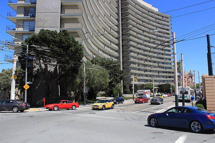 File:Fontana-towers-at-corner 3745.jpg