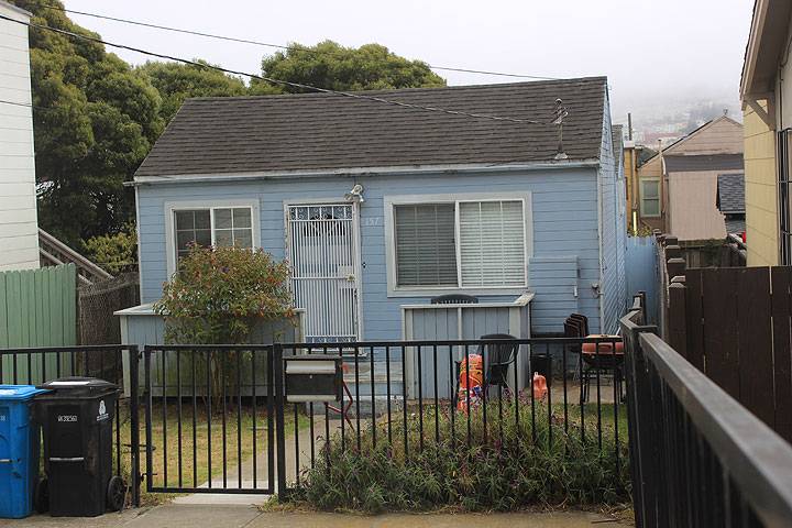 File:157-Lobos-Street-might-be-double-quake-shacks 2829.jpg