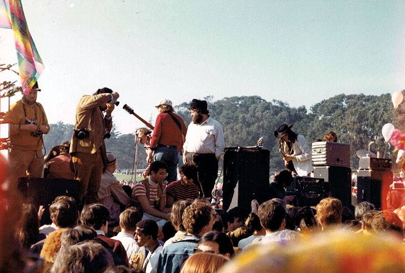 File:Be-in 3 Jefferson-Airplane-on-stage.jpg