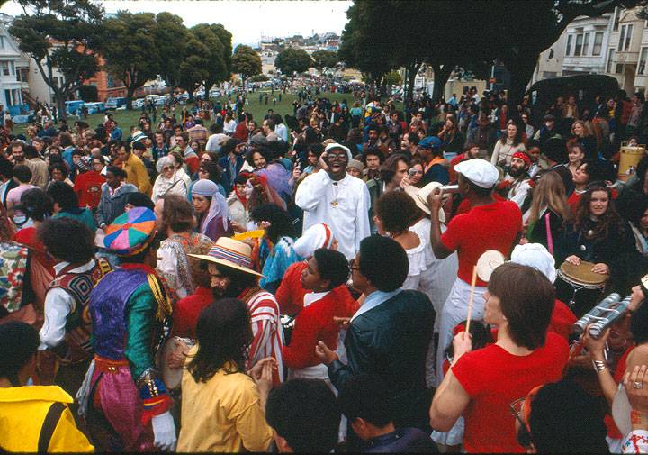 File:Crowd-at-west-end-of-precita-park.jpg