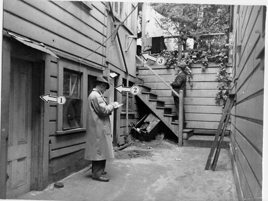 File:Inspectors looking over building in Western Addition 1947 AAC-1911.jpg