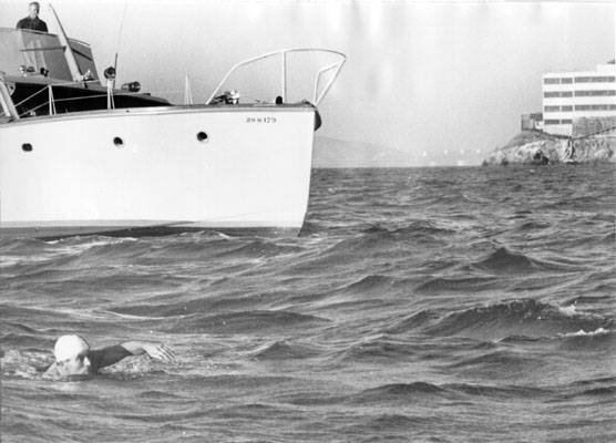 File:Lalanne-swims-nr-alcatraz-Sept-4-1958 AAC-9560.jpg