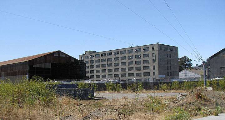 Dogpatch-shipyards-behind-rolling-mills 9900.jpg