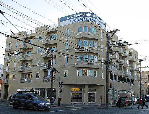 File:Condos-at-18th-mission 4865.jpg