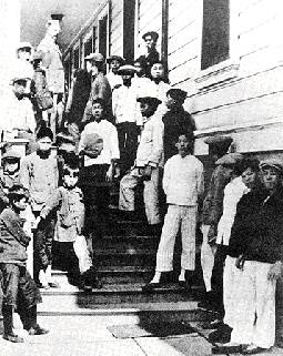 File:Outofsf$angel-island-detainees-2.jpg