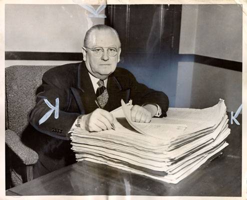 Elmer Robinson with city budget 1951 AAD-3266.jpg