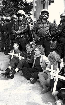 Polbhem1$pacifists-sit-in-1988-ern.jpg