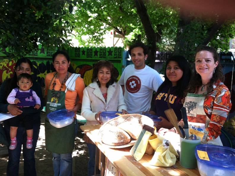 File:Breaducation with LisaRuth Elliott in Jardín Secreto May 2013.jpg