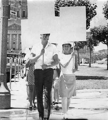 File:3-anna halprin blank placard dance san francisco 1967.jpg