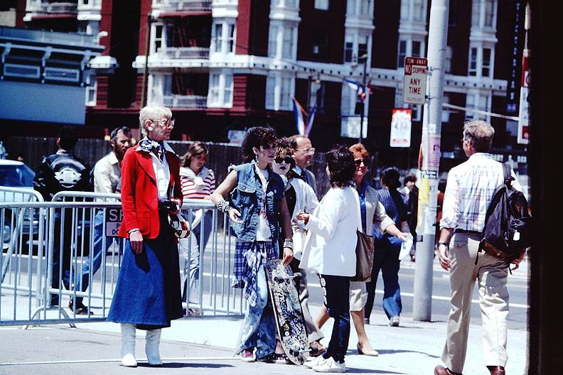 1984-DNC-punks-and-delegate HK-Yuen 0041.jpg