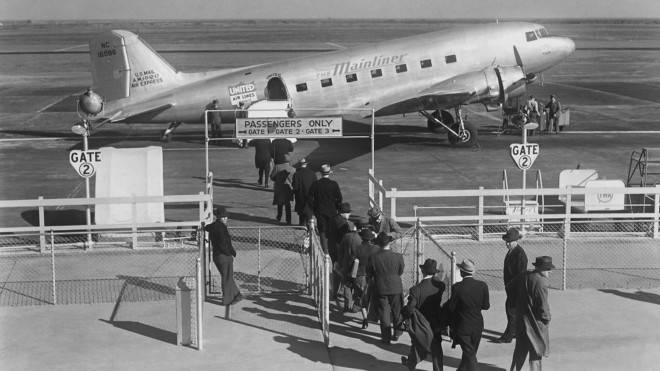 Passengers board United Air Lines Douglas DC-3 at San Francisco Airport 1938 pub 1997.52.050.002b 0.jpg