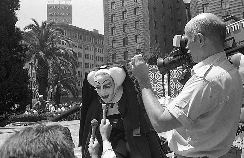 File:Sister-of-Perpetual-Indulgence-at-Union-Square 014.jpg