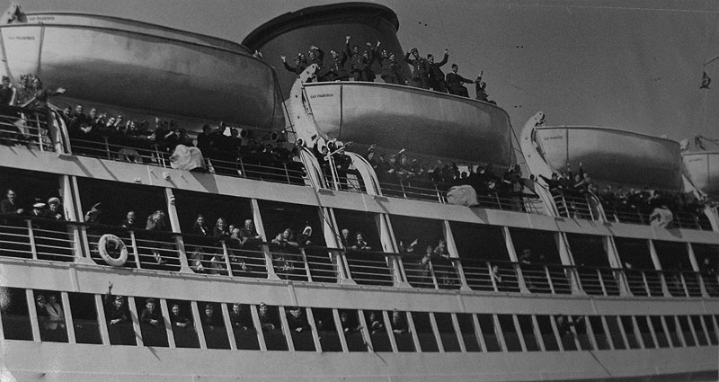 Returning-troops-on-USS-Monterey-Oct-1945-Pier-15-SFMNHP P82-019A-4266.jpg