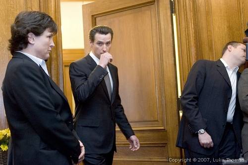 Newsom 2007 coming out of City Hall to admit affair by Luke Thomas mw2w8467 std.jpg