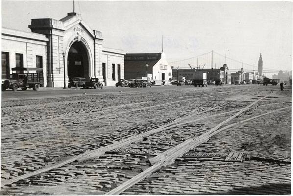 Embarcadero at Pier 19 Feb 13 1940 AAB-3544.jpg