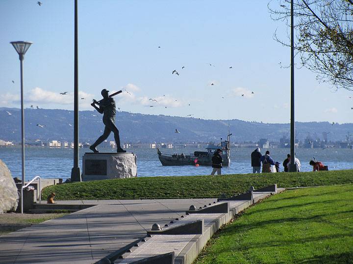 File:Mccovey-statue 1709.jpg