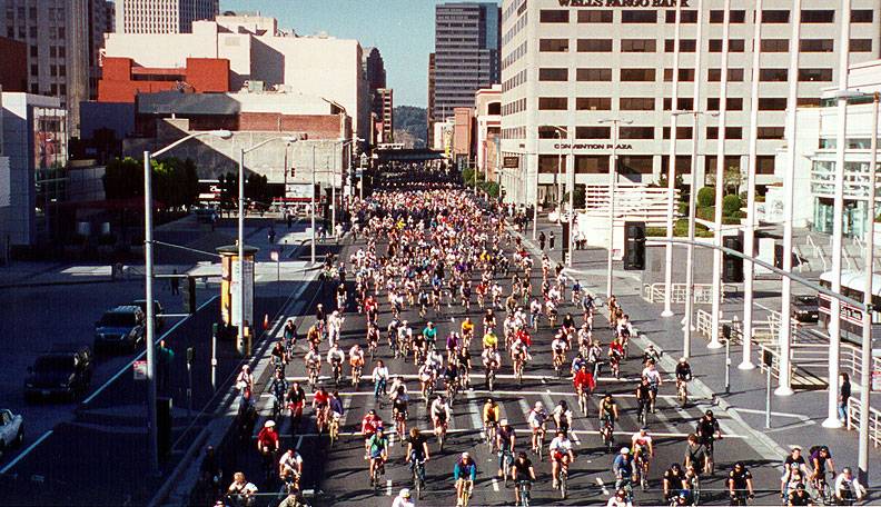 File:Critical-Mass-June-1996-east-on-Howard-at-Moscone-Center.jpg