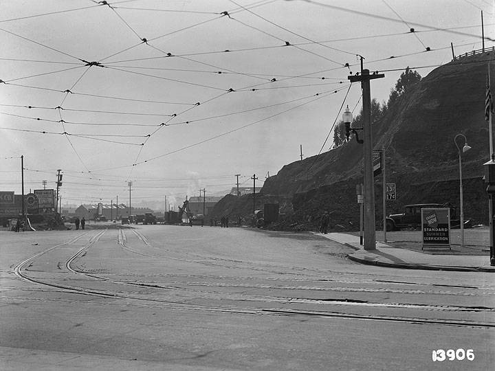 File:Widening-Bayshore-Boulevard-for-Maintenance-of-Streetcar-Right-of-Way- March-31-1933 U13906.jpg