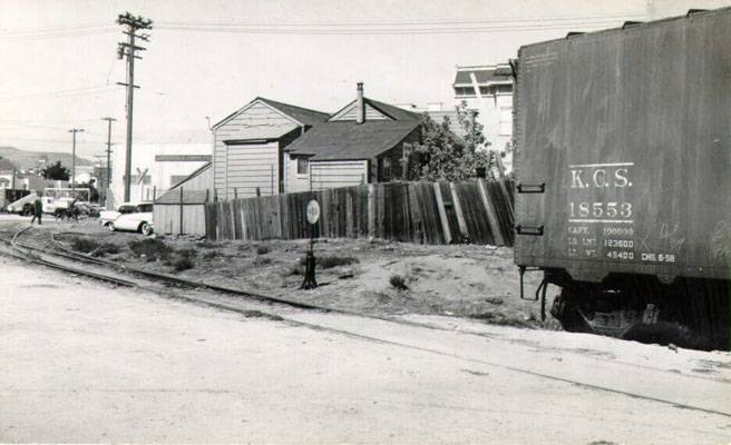 July 9 1959 sp train on curve behind 22nd and Folsom AAB-9455.jpg