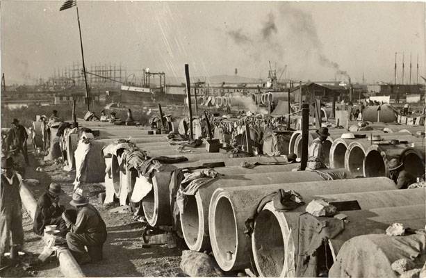File:Water pipes used as shelter by jobless people 1932 AAK-0435.jpg