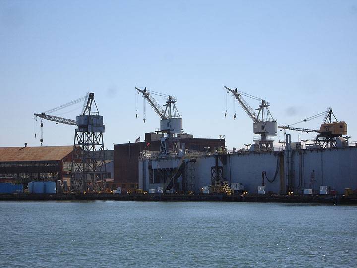 Old-cranes-in-shipyards-4574.jpg
