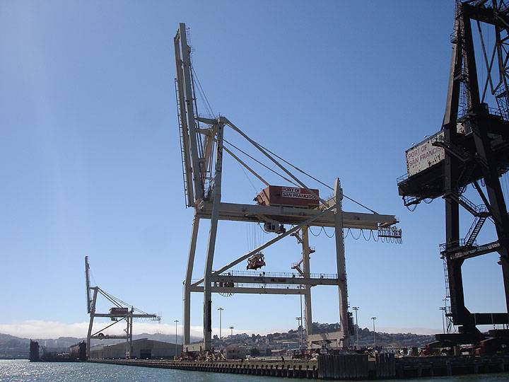 File:SF-container-cranes-lie-dormant-2010-4553.jpg