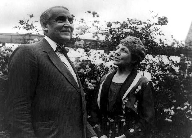 Jb civil mhard 2 e Florence G Harding with President Harding Oct 25 1920 from americaslibrary.gov.jpg