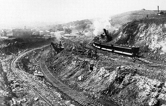 File:Carving-east-side-of-pothill-for-rr-tracks.jpg