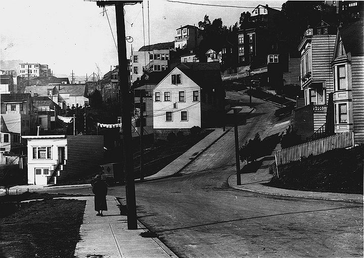 Saturn-street-west-at-Temple-w-Roosevelt-Way-at-top-of-hill-at-right-Oct-23-1925-SFDPW.jpg