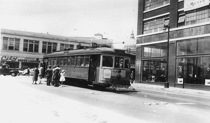 Streetcar-H-at-11th-and-Market-c-1940s.jpg