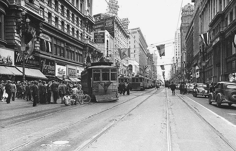 File:Streetcar-No-6-off-rails-on-Market-near-Powell-c-1940s.jpg