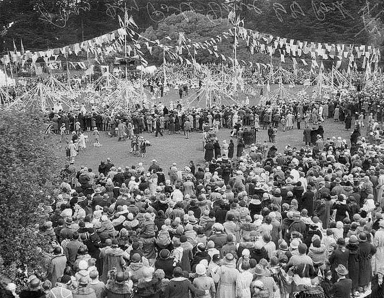 File:Dancing-around-maypole,-May-Day-holiday-in-Golden-Gate-Park,-May-2,-1932.jpg