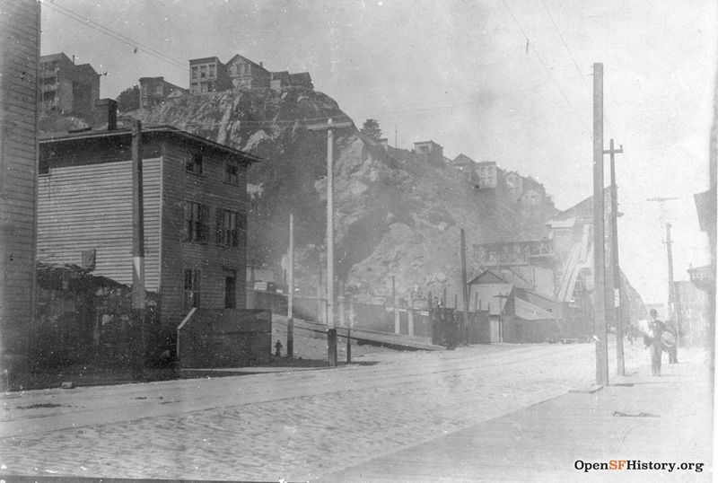 File:C1900 View north on Sansome toward Vallejo. Grey Brothers Quarry and Rock Crusher on east side of Telegraph Hill. Houses on the cliff on the 200 block of Green near Montgomery wnp27.4952.jpg