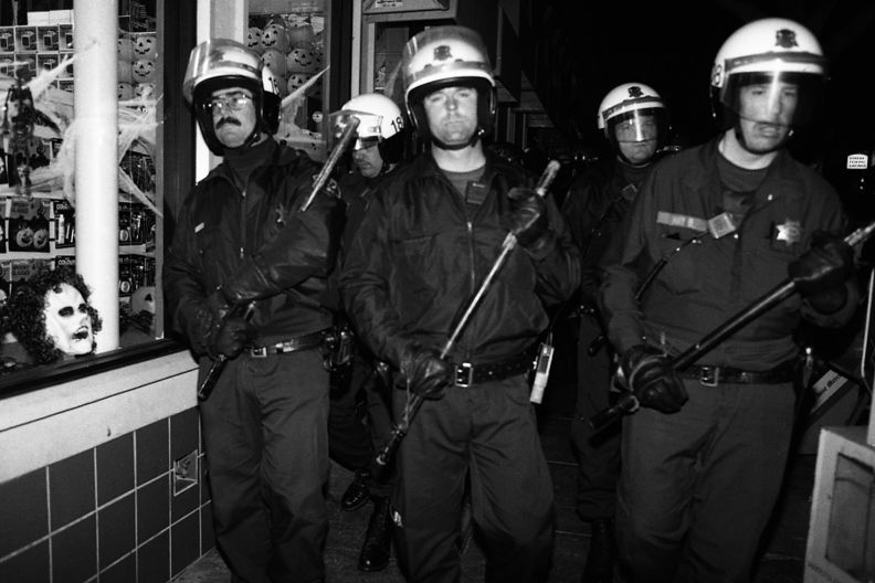 Castro sweep cops on sidewalk 10-6-89 .jpg