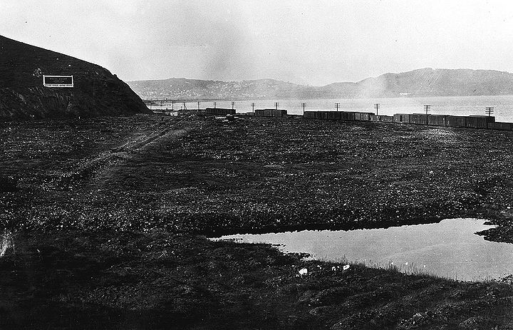 Train-at-Oyster-Point-off-SB-Mtn-1926.jpg