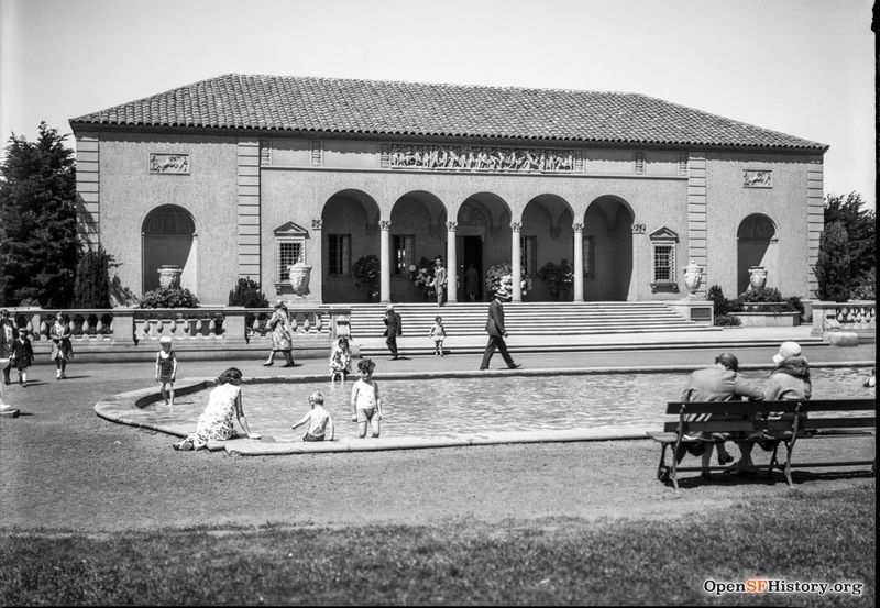 Fleishhacker Playground circa 1934 Mothers Bldg and wading pool wnp14.11465.jpg