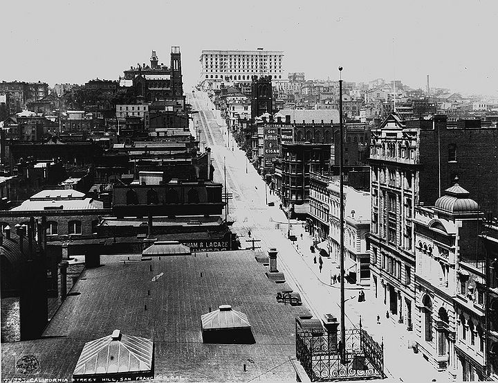 California-west-from-Montgomery-in-air--Fairmont-at-top-of-Hill-1905-SFPL.jpg